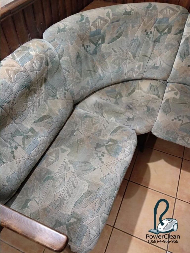 Засаленый кухонный диван фото
